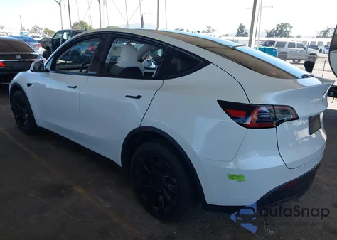 2023 Tesla Model Y Awd/Long Range Dual Motor All-Wheel Drive z USA, uszkodzony, nr VIN 7SAYGDEE1PF627623